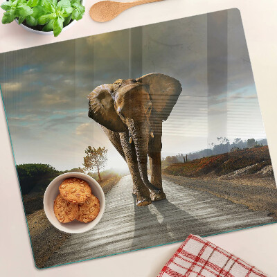 Tocător sticlă Elefant pe drum la apus