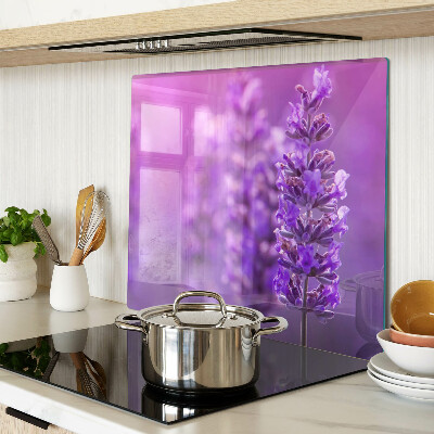 Tocător sticlă Flori de lavandă pe un fundal violet