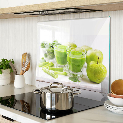 Tocător sticlă Smoothie verde și ingrediente proaspete