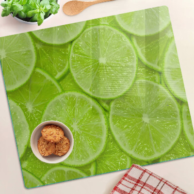 Tocător de bucătărie Felii de lime pe fundal verde