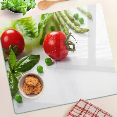 Tocător de bucătărie Legume pe un blat alb