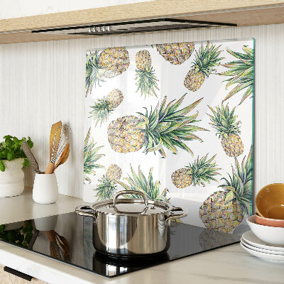 Tocător de bucătărie Ananas pe fundal alb