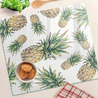 Tocător de bucătărie Ananas pe fundal alb