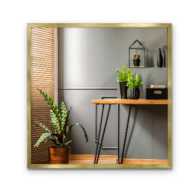 Oglindă de perete cu ramă aurie cu design elegant