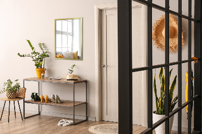 Oglindă de perete cu ramă aurie cu design elegant