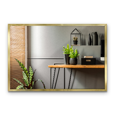 Oglindă de perete cu ramă aurie cu design elegant