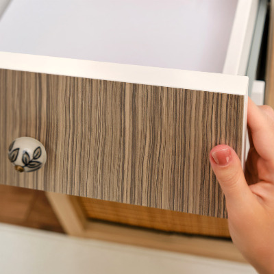 Folie autocolanta mobila Model din lemn