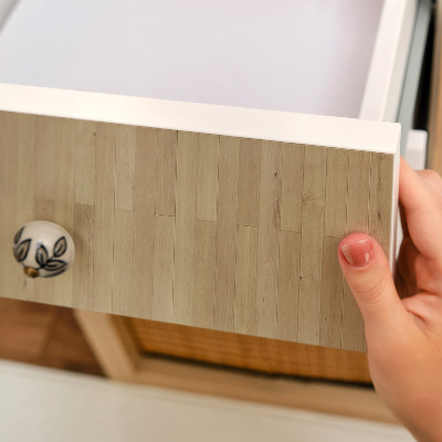 Folie autocolanta mobila Eleganță din lemn