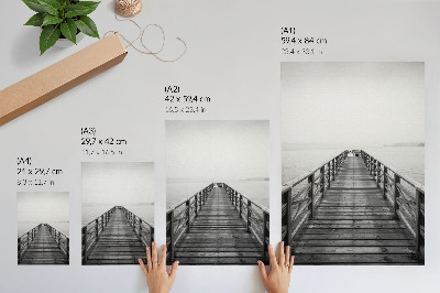 Poster rezistent pentru perete Peisaj minimalist cu apă calmă pe dig alb-negru