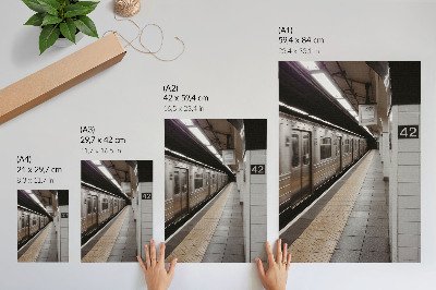 Poster rezistent pentru perete Peron modern de metrou, spațiu arhitectural dinamic