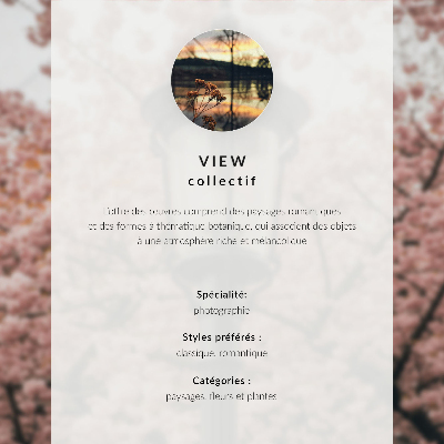 Poster în culori saturate Un teanc de cărți cu o floare delicată deasupra