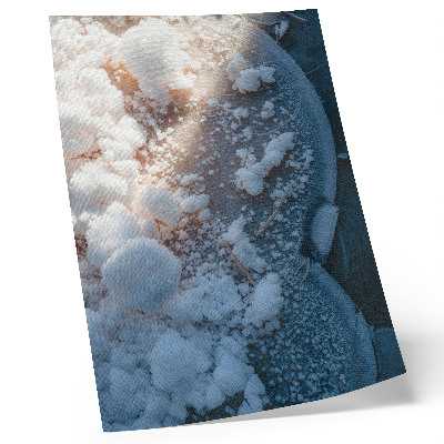 Poster în culori saturate Cristale de gheață în tonuri de alb și albastru pentru o atmosferă de iarnă