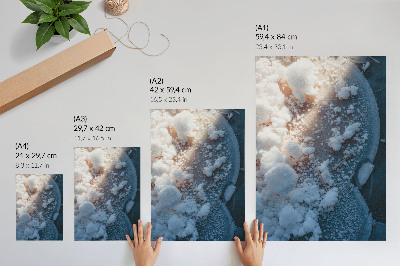 Poster în culori saturate Cristale de gheață în tonuri de alb și albastru pentru o atmosferă de iarnă