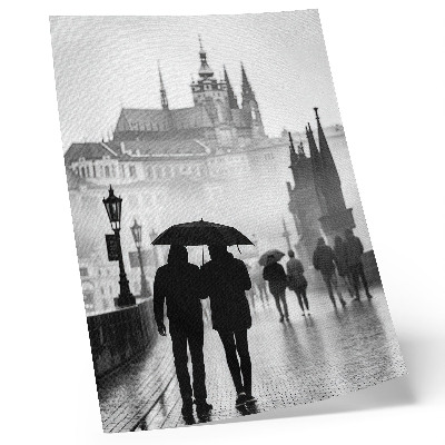 Poster în culori saturate O plimbare prin ploaie, cuplu de arhitectură istorică