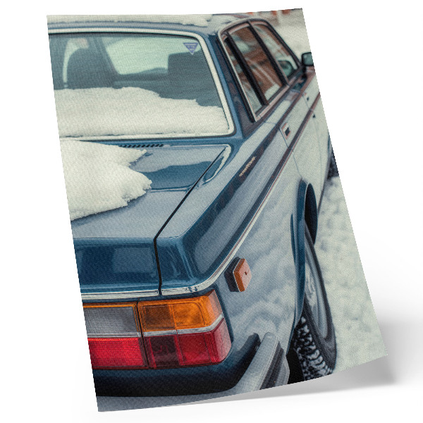 Poster rezistent pentru perete Mașină retro pe fundal albastru-alb de zăpadă