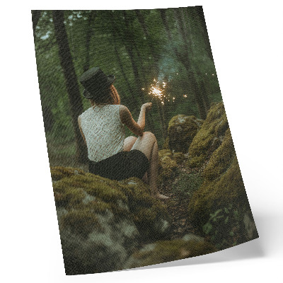 Grafică modernă pe pânză Peisaj misterios de pădure cu o aură de aventură