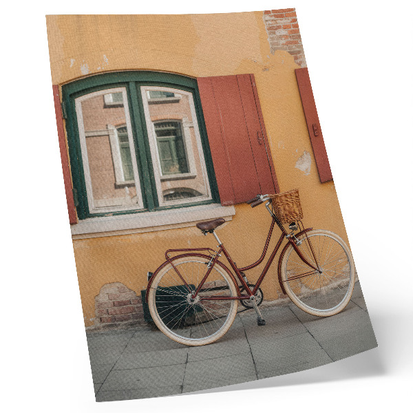 Poster în culori saturate O bicicletă pe fundalul unei fațade retro colorate