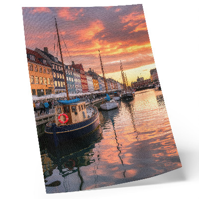 Poster rezistent pentru perete Case de apartamente colorate, reflexii ale apei, căldura cerului
