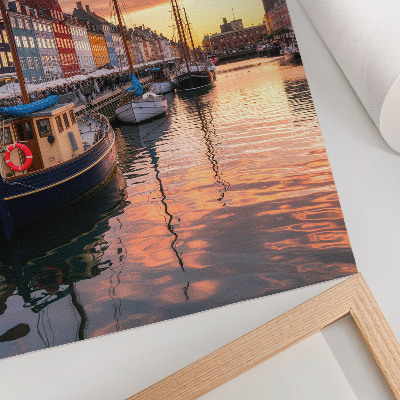 Poster rezistent pentru perete Case de apartamente colorate, reflexii ale apei, căldura cerului