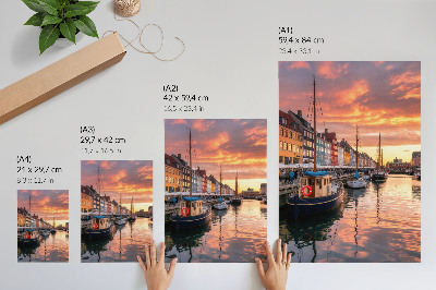 Poster rezistent pentru perete Case de apartamente colorate, reflexii ale apei, căldura cerului