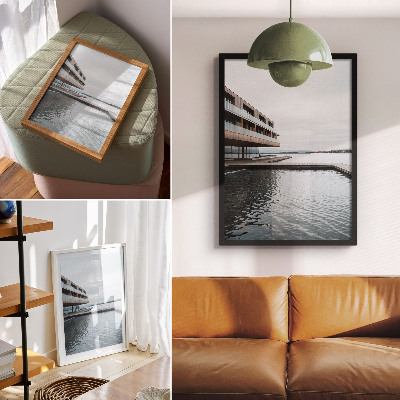 Grafică modernă pe pânză Clădire modernă lângă apă, minimalism, lemn, sticlă