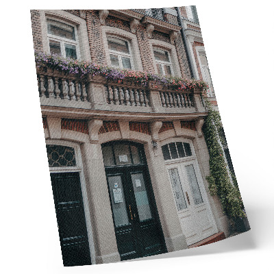 Poster rezistent pentru perete Flori pe balcon, fațadă din cărămidă, stil clasic