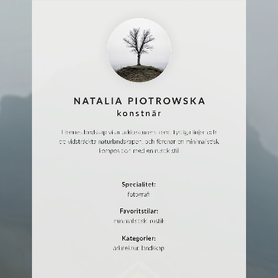 Poster în culori saturate Casa galbenă, ceață, munți, atmosferă liniștită