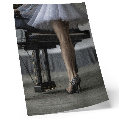 Poster rezistent pentru perete Balerină la pian, eleganță și delicatețe