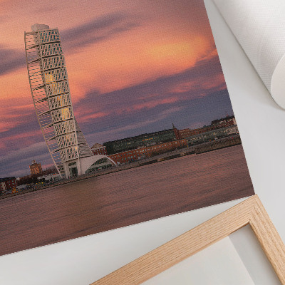 Poster rezistent pentru perete Turn modern apus de soare cu cer pastel