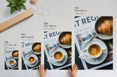 Poster în culori saturate Cafea croissant eleganță relaxare fundal alb-negru