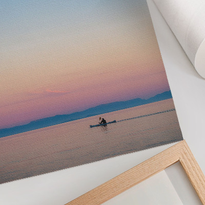 Poster în culori saturate Caiac pe o mare calmă în culori pastelate