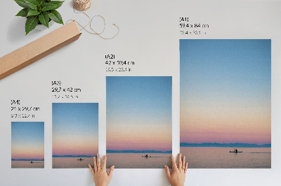 Poster în culori saturate Caiac pe o mare calmă în culori pastelate