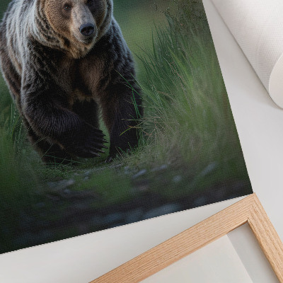 Poster în culori saturate Un urs mândru într-un cadru forestier
