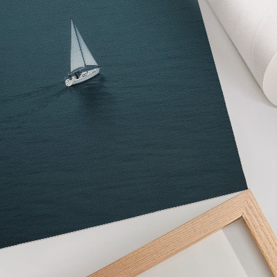 Poster în culori saturate Un iaht pe o mare calmă, o compoziție minimalistă
