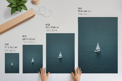 Poster în culori saturate Un iaht pe o mare calmă, o compoziție minimalistă