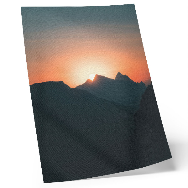 Poster în culori saturate Apus de soare în munți, pace magică