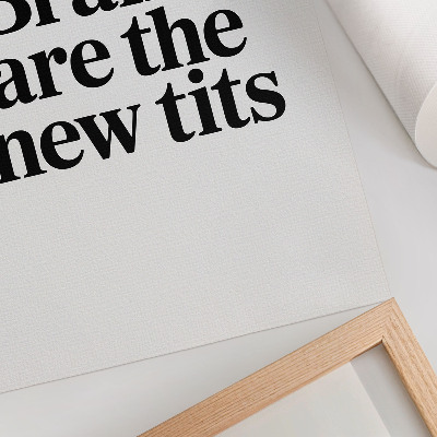Poster în culori saturate Contrastează motivul tipografic cu un mesaj inspirator