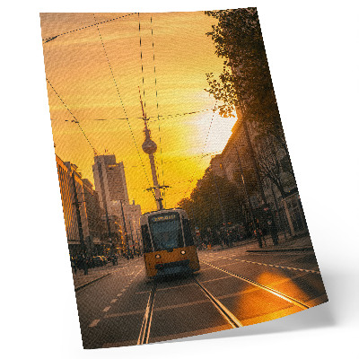 Poster în culori saturate Seară oraș energie tramvai viață străzi clădiri