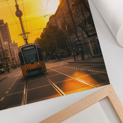 Poster în culori saturate Seară oraș energie tramvai viață străzi clădiri