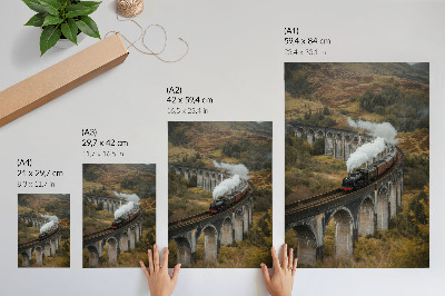Poster în culori saturate Un tren pe un pod printre dealuri verzi