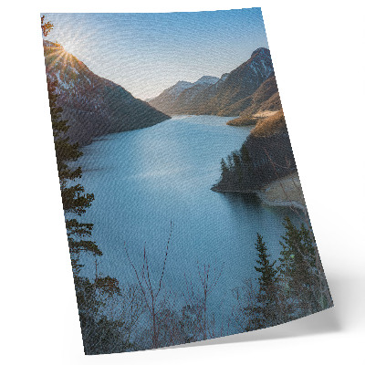 Poster în culori saturate Munți maiestuoși, lac, soare, armonia naturii