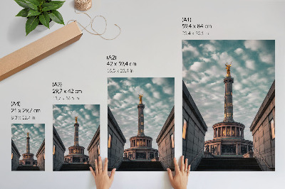 Poster în culori saturate O coloană elegantă cu un înger și arhitectură modernă