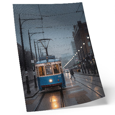 Poster în culori saturate Tramvai albastru zi ploioasă viață urbană