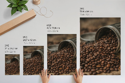 Poster în culori saturate Boabe de cafea într-o compoziție împrăștiată direct din cutie