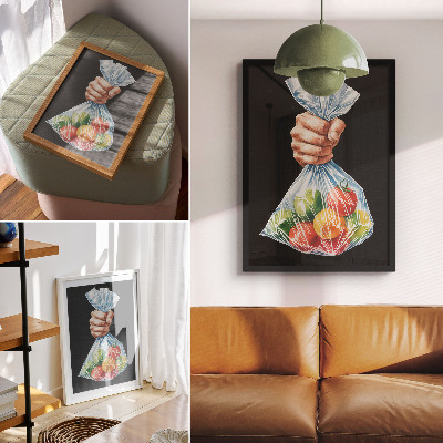 Poster rezistent pentru perete O mână cu o pungă de plastic plină cu fructe colorate