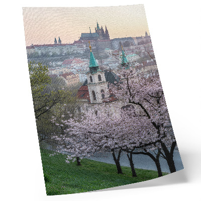 Grafică modernă pe pânză Orașul primăvara este plin de copaci înfloriți și turnuri de biserică