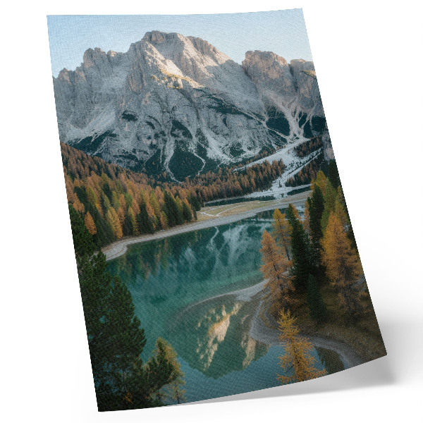 Grafică modernă pe pânză Munți, pădure, lac, reflecții, copaci colorați