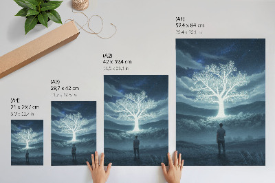 Grafică modernă pe pânză Un copac magic pe fundalul unui peisaj nocturn.
