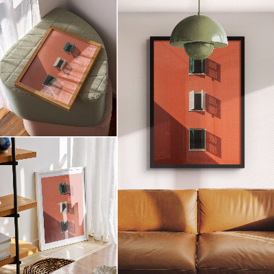 Poster în culori saturate Perete portocaliu, trei ferestre, jaluzele verzi