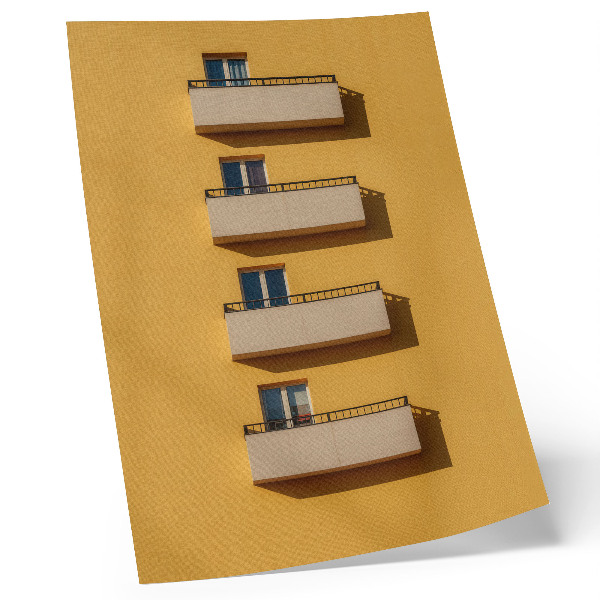 Poster rezistent pentru perete Fațadă galbenă, patru balcoane, compoziție minimalistă